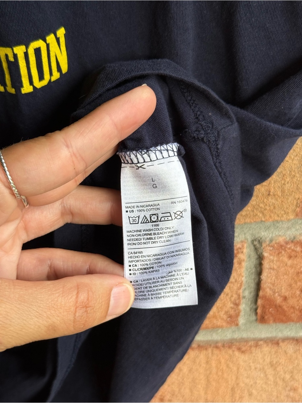 Old Navy Pawnee, IN Parks and Recreation Navy Blue and Yellow Graphic T Shirt L - Picture 4 of 4